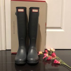 BRAND NEW Gray 
 Hunter Boots Original.
Waterproof Rain Boots